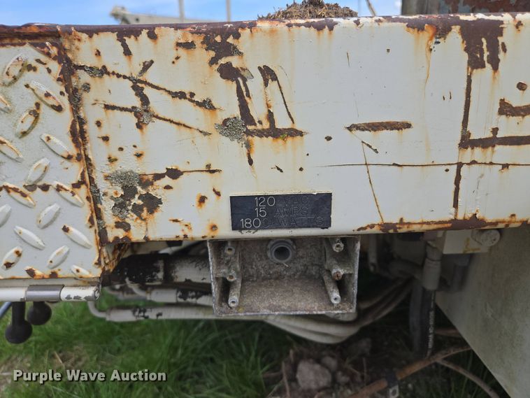 image for item EM7168 Reading H-15-D flatbed with crane