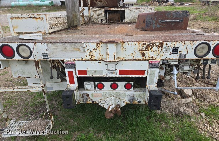 image for item EM7168 Reading H-15-D flatbed with crane