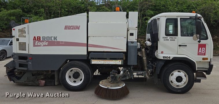 image for item EM7169 2009 Elgin Eagle  street sweeper truck
