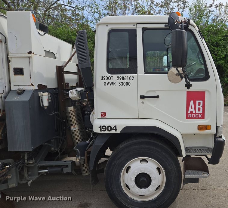 image for item EM7169 2009 Elgin Eagle  street sweeper truck