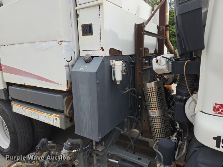 image for item EM7169 2009 Elgin Eagle  street sweeper truck