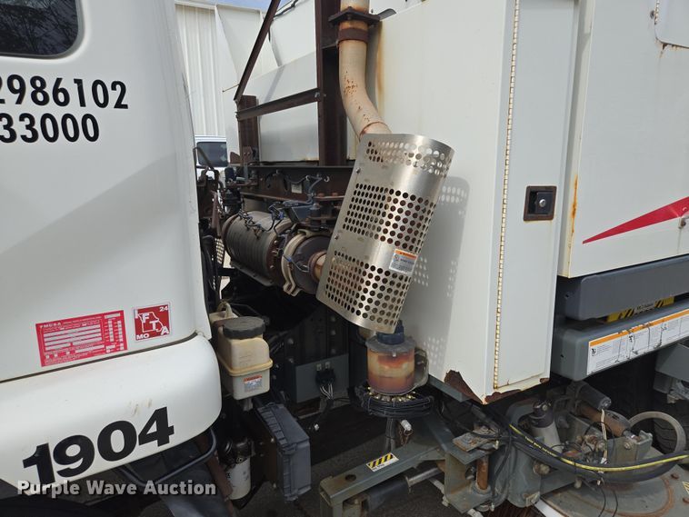 image for item EM7169 2009 Elgin Eagle  street sweeper truck