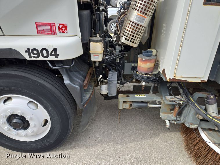 image for item EM7169 2009 Elgin Eagle  street sweeper truck