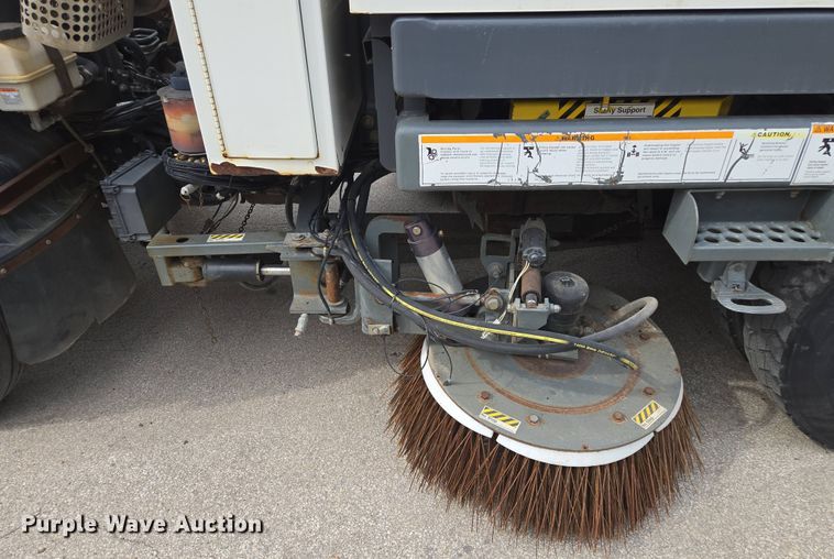 image for item EM7169 2009 Elgin Eagle  street sweeper truck