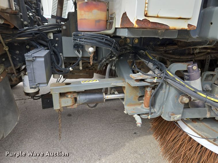 image for item EM7169 2009 Elgin Eagle  street sweeper truck