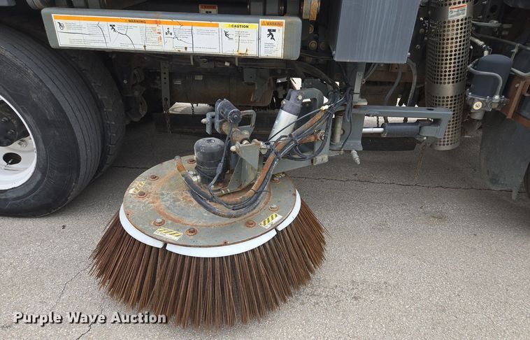 image for item EM7169 2009 Elgin Eagle  street sweeper truck