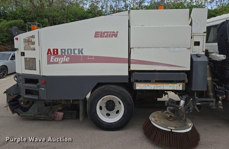 image for item EM7169 2009 Elgin Eagle  street sweeper truck