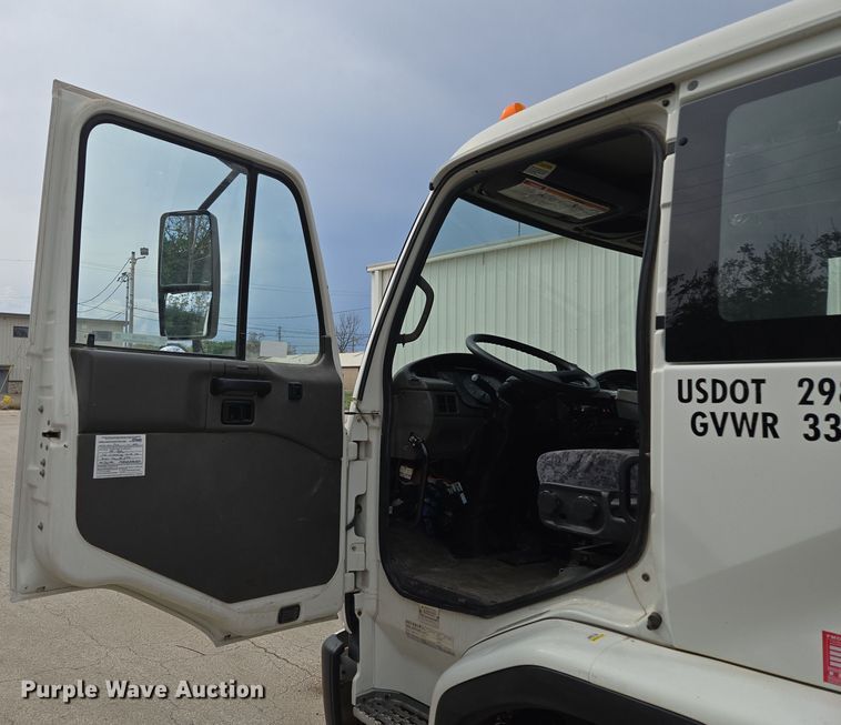 image for item EM7169 2009 Elgin Eagle  street sweeper truck