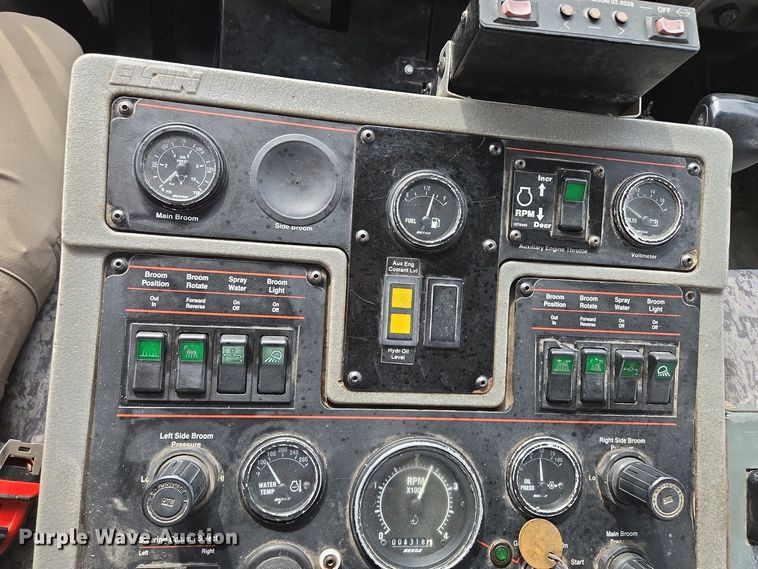 image for item EM7169 2009 Elgin Eagle  street sweeper truck