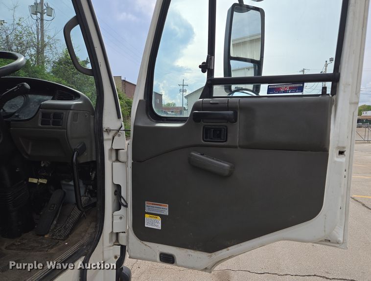 image for item EM7169 2009 Elgin Eagle  street sweeper truck