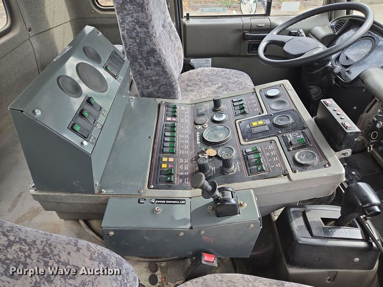 image for item EM7169 2009 Elgin Eagle  street sweeper truck