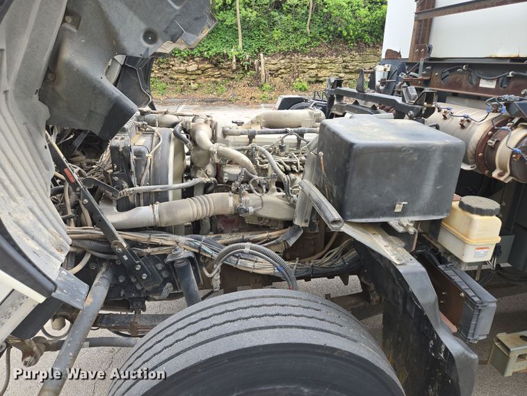 image for item EM7169 2009 Elgin Eagle  street sweeper truck