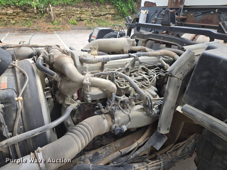 image for item EM7169 2009 Elgin Eagle  street sweeper truck