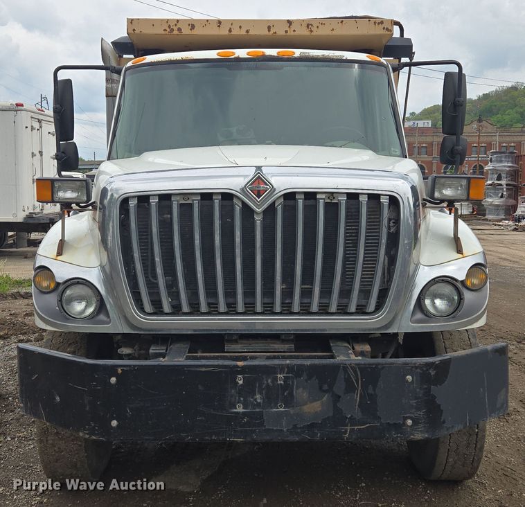 image for item EM7172 2009 International  7400 dump truck