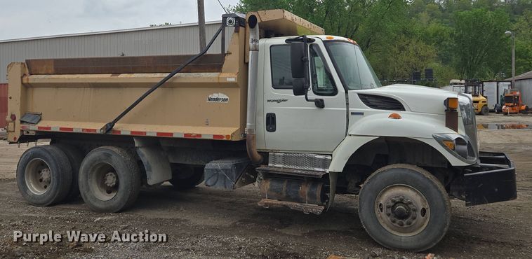 image for item EM7172 2009 International  7400 dump truck