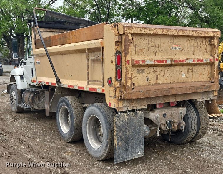 image for item EM7172 2009 International  7400 dump truck