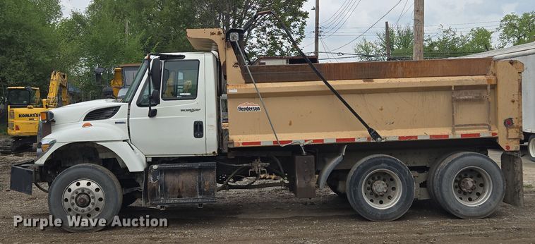 image for item EM7172 2009 International  7400 dump truck