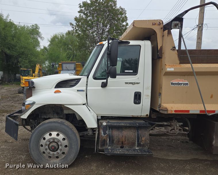 image for item EM7172 2009 International  7400 dump truck