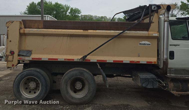 image for item EM7172 2009 International  7400 dump truck