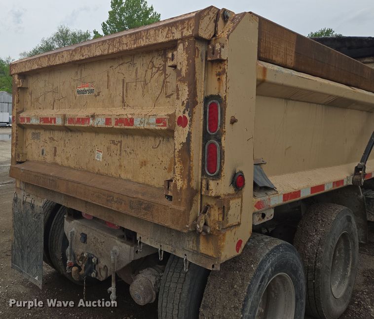 image for item EM7172 2009 International  7400 dump truck