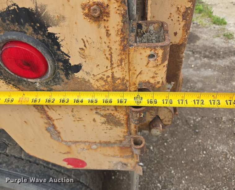 image for item EM7172 2009 International  7400 dump truck