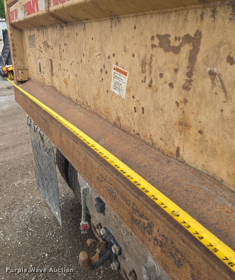 image for item EM7172 2009 International  7400 dump truck