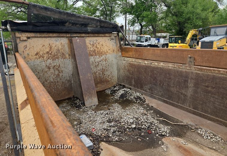 image for item EM7172 2009 International  7400 dump truck