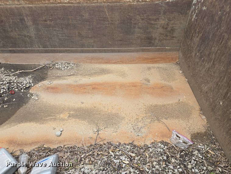 image for item EM7172 2009 International  7400 dump truck