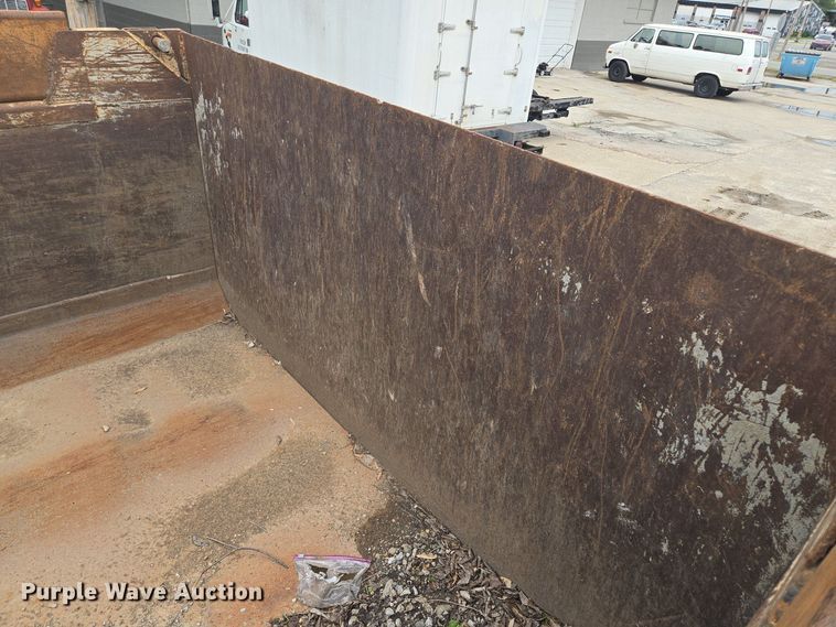 image for item EM7172 2009 International  7400 dump truck