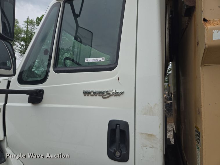 image for item EM7172 2009 International  7400 dump truck