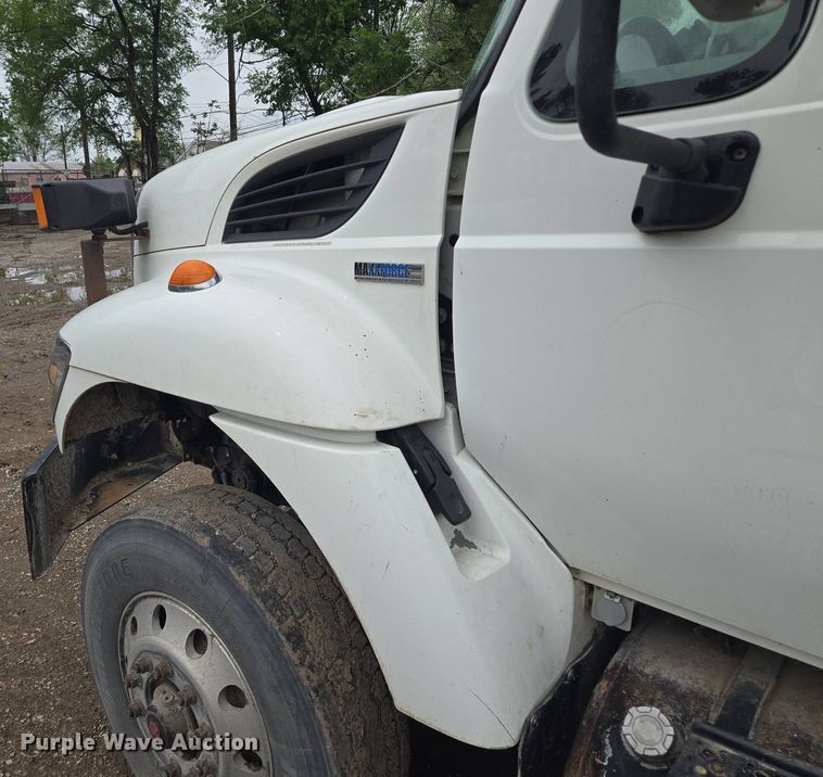 image for item EM7172 2009 International  7400 dump truck