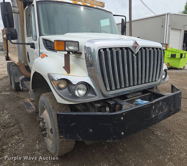 image for item EM7172 2009 International  7400 dump truck