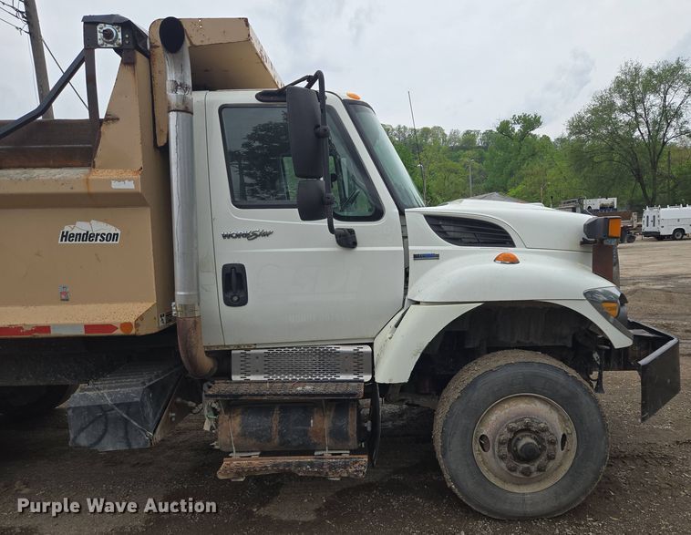 image for item EM7172 2009 International  7400 dump truck