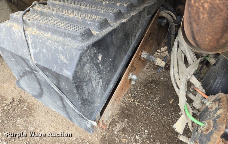 image for item EM7172 2009 International  7400 dump truck