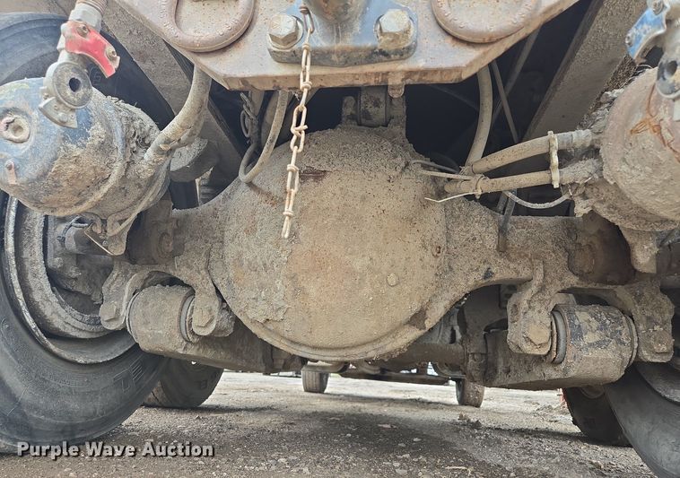 image for item EM7172 2009 International  7400 dump truck