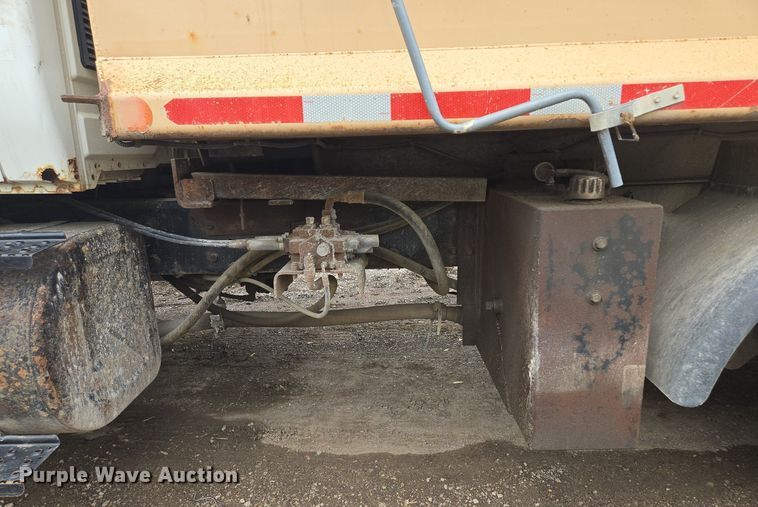 image for item EM7172 2009 International  7400 dump truck