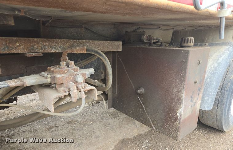 image for item EM7172 2009 International  7400 dump truck