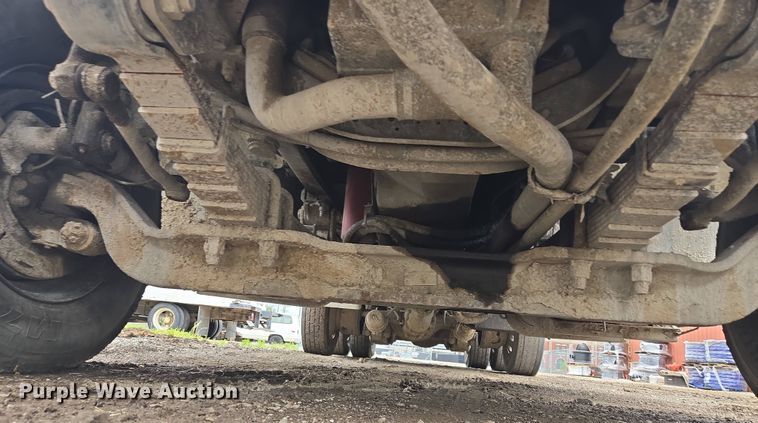 image for item EM7172 2009 International  7400 dump truck