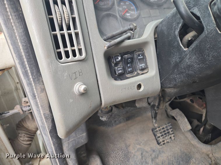 image for item EM7172 2009 International  7400 dump truck