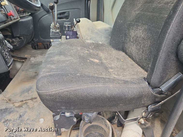 image for item EM7172 2009 International  7400 dump truck