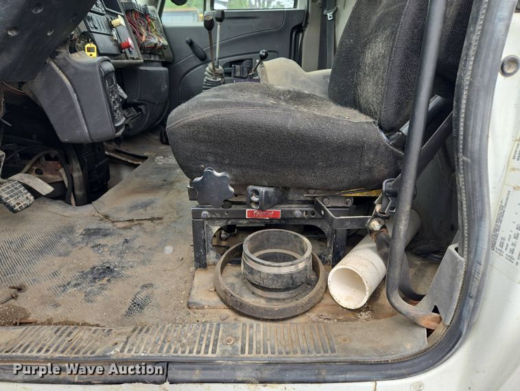 image for item EM7172 2009 International  7400 dump truck