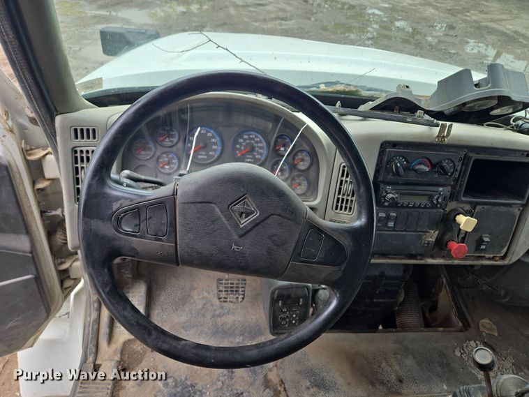 image for item EM7172 2009 International  7400 dump truck