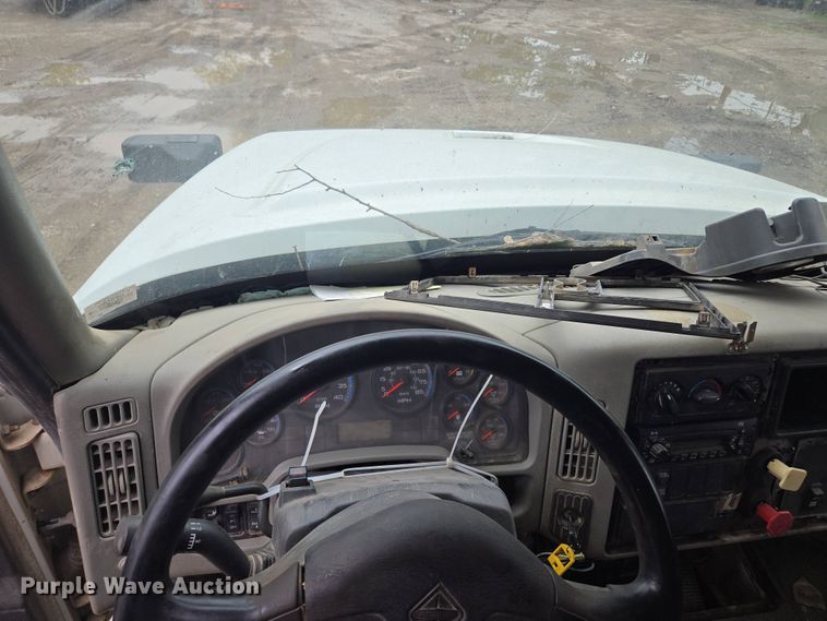 image for item EM7172 2009 International  7400 dump truck