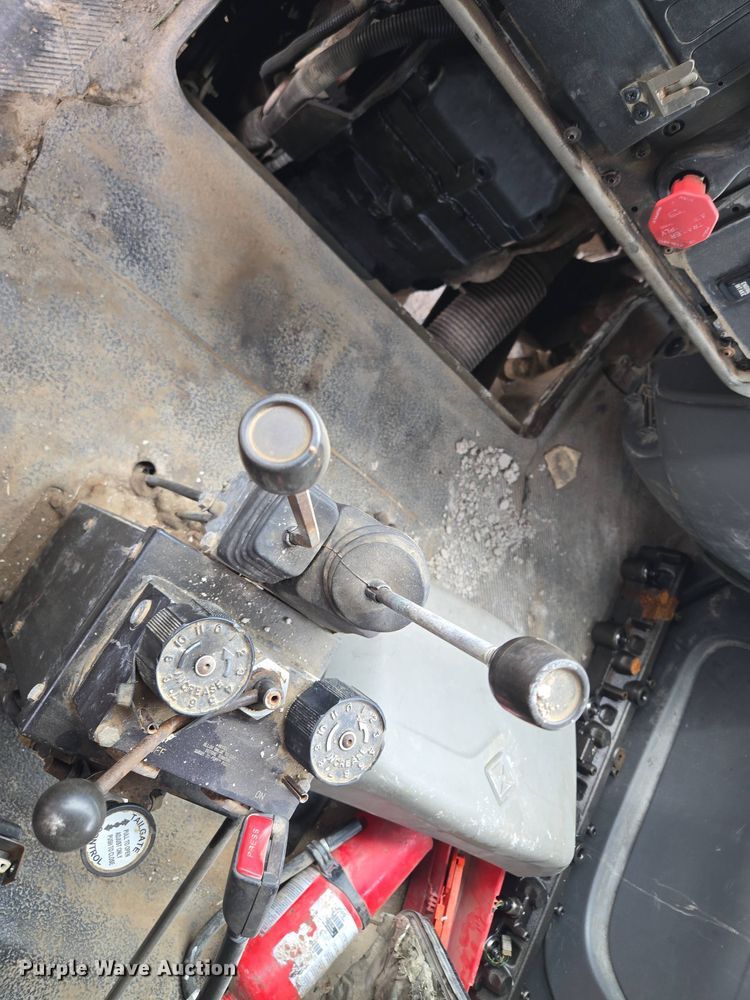 image for item EM7172 2009 International  7400 dump truck