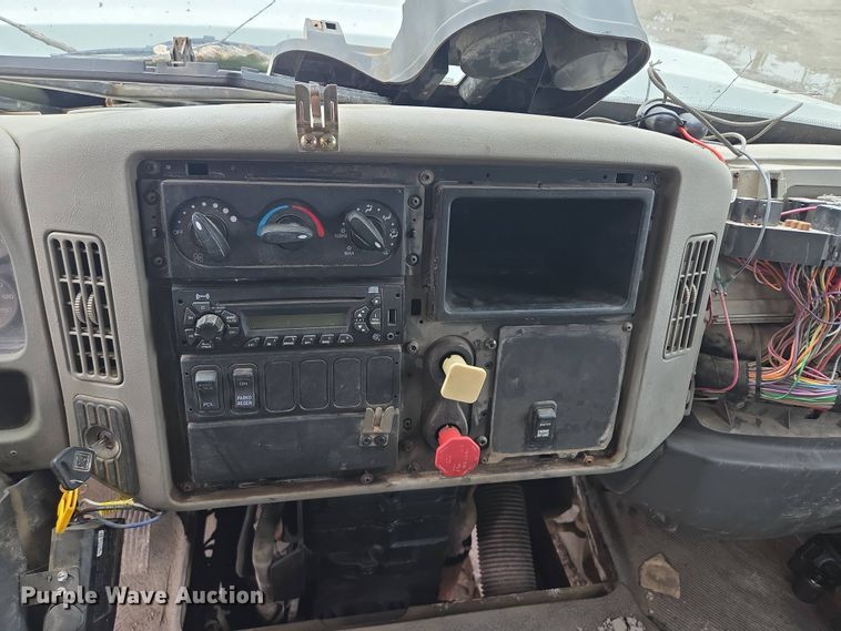 image for item EM7172 2009 International  7400 dump truck