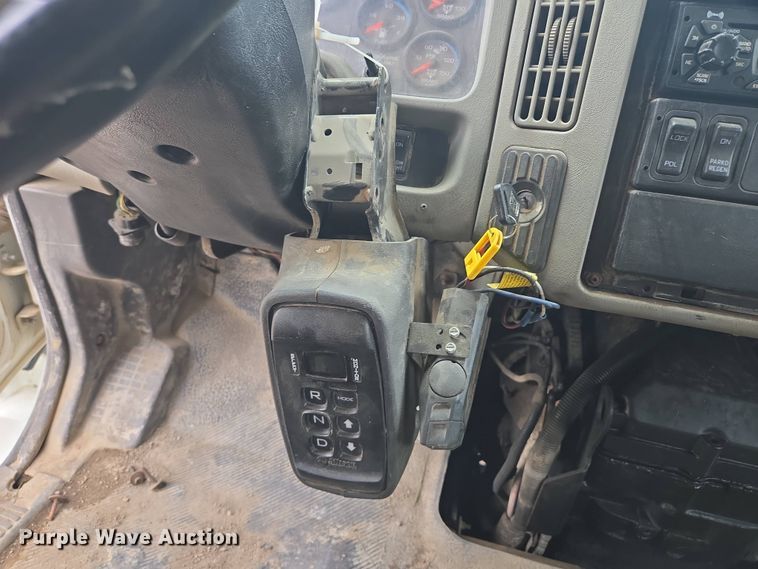 image for item EM7172 2009 International  7400 dump truck