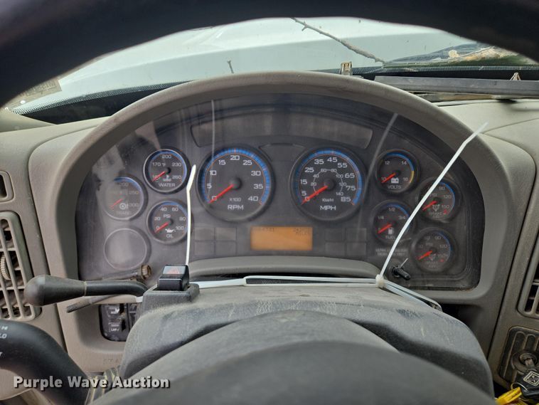 image for item EM7172 2009 International  7400 dump truck