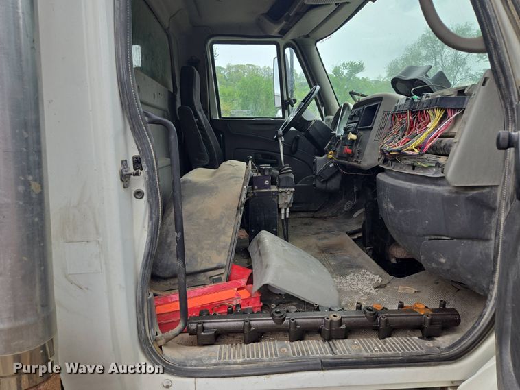 image for item EM7172 2009 International  7400 dump truck