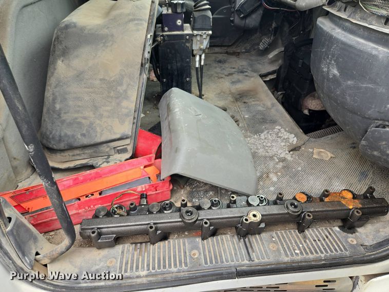 image for item EM7172 2009 International  7400 dump truck