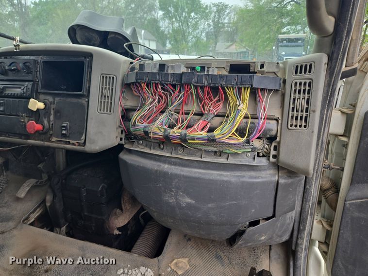 image for item EM7172 2009 International  7400 dump truck